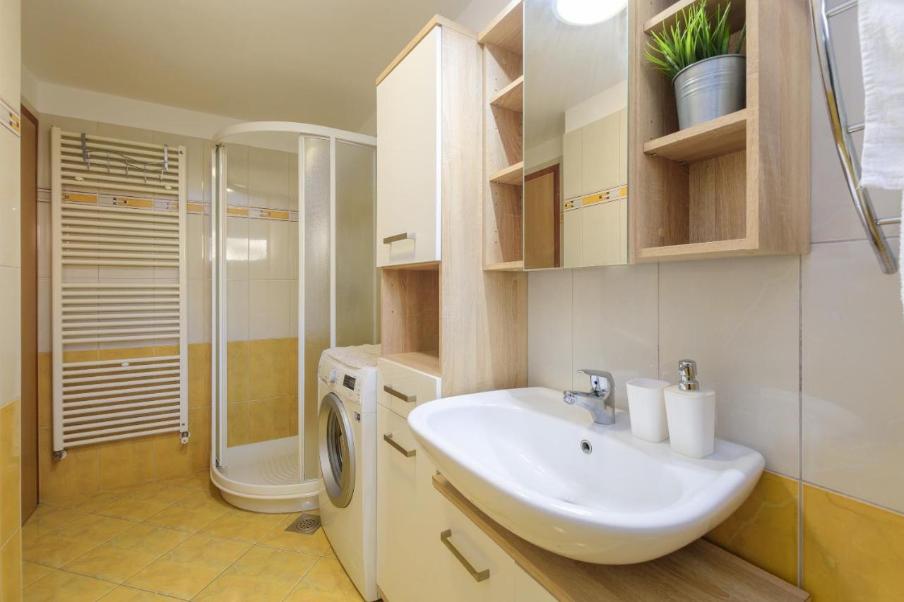 Apartment Dragonja พูลา ภายนอก รูปภาพ
